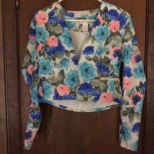 Cropped blazer with gorgeous flowers!